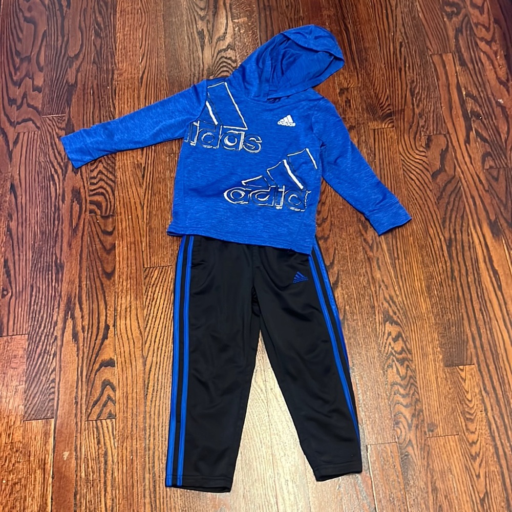 Boys Adidas outfit size 4t